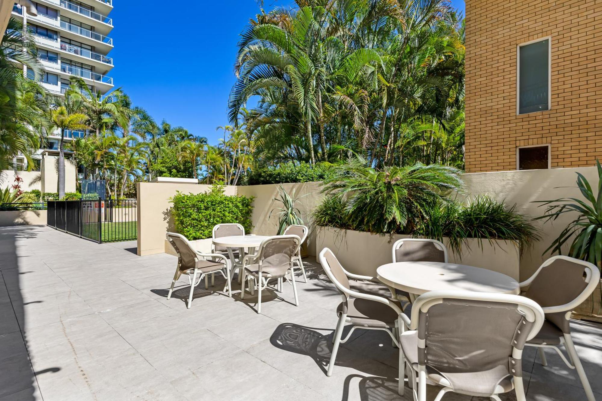 Palazzo Colonnades Aparthotel Gold Coast Exterior photo